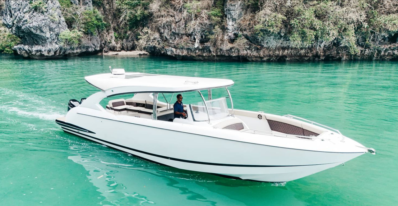 Sport Cruiser 42ft cabin interior