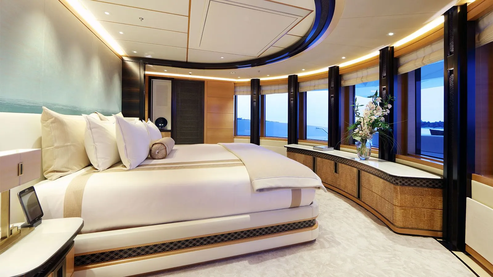 FORMOSA aft deck dining and lounge