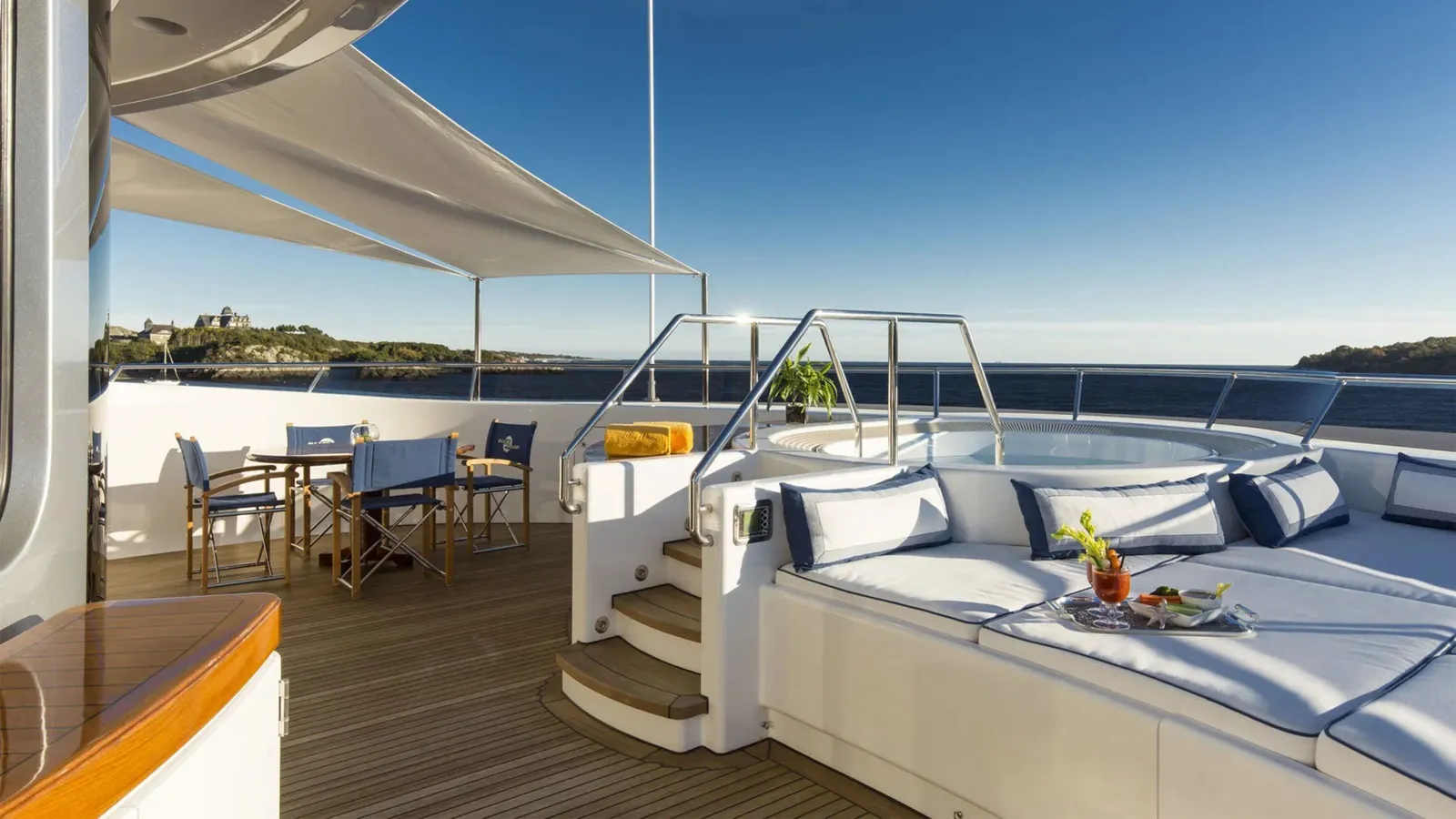 BLUE MOON main salon interior