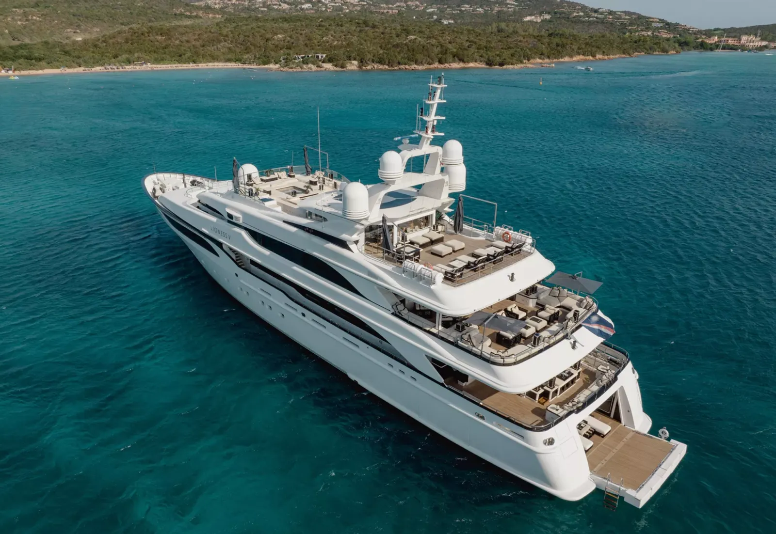 LIONESS V sun deck lounge