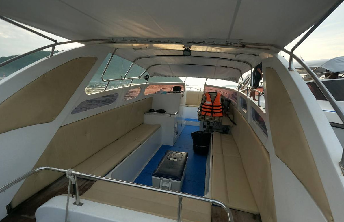 Yamela 15 cruising Andaman Sea